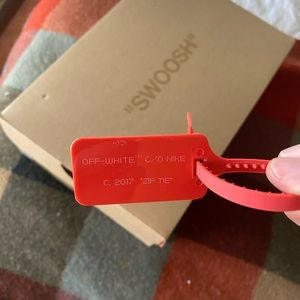 Off-white zip tie